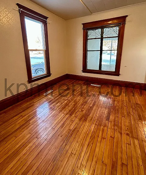 705 10th St NE — Photo 3