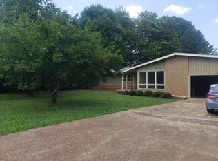 1901 Greenbrier Rd, Florence, AL 35630