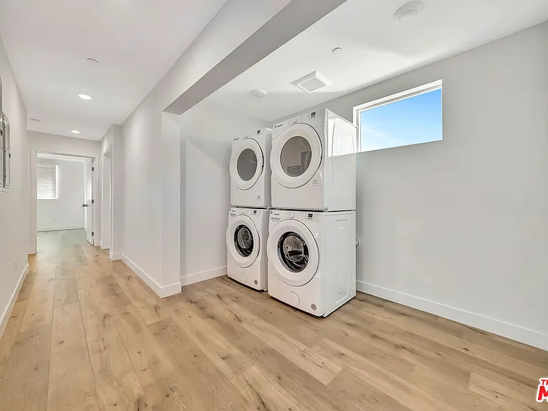 1584 W 37th St #3 — Photo 16
