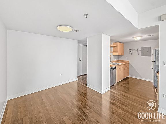 5th image of 425 W Beech St Unit 1155