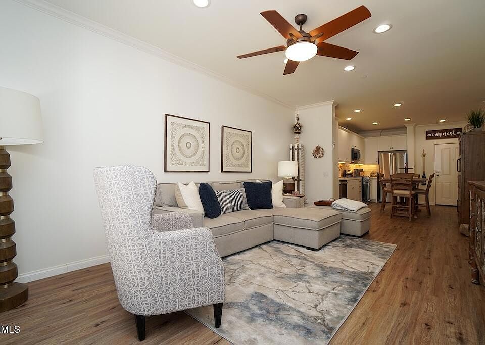 1st image of 1901 Victoria Ave #115