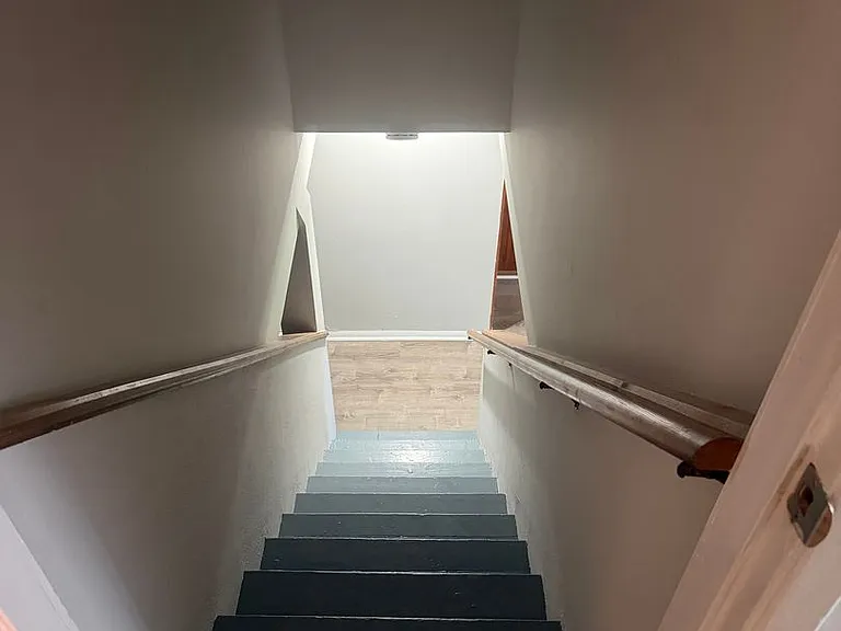 (357) 3961-63 Jane — Photo 13