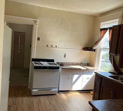 2nd view of kitchen