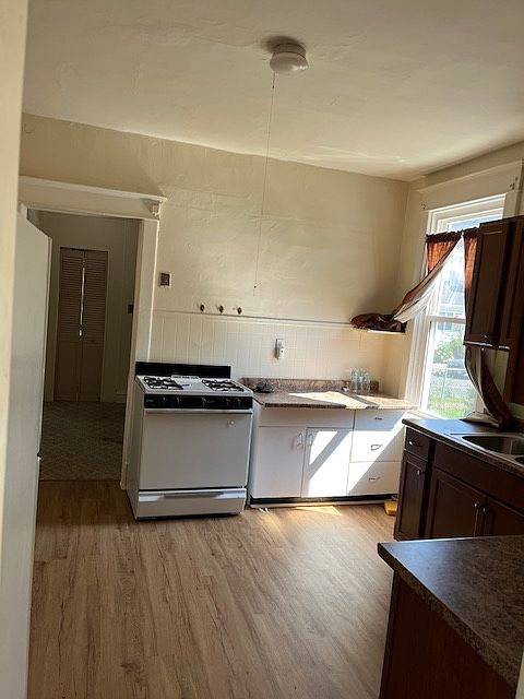 2nd view of kitchen
