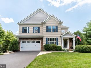 5801 Arnet St, Falls Church, VA 22041