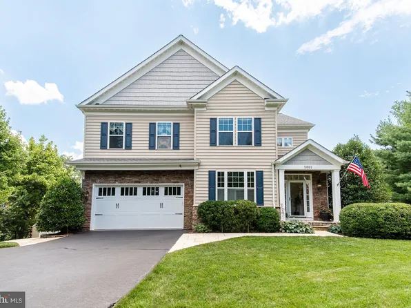 5801 Arnet St, Falls Church, VA 22041