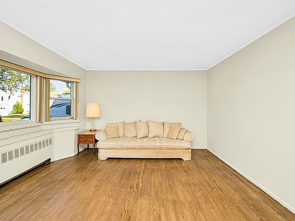4th image of 315 Park Ln