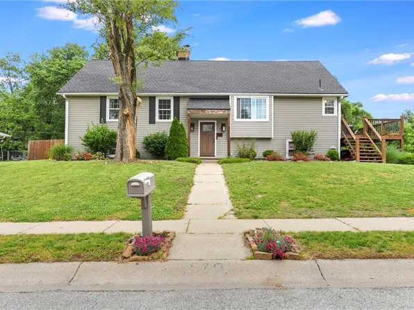 530 Nipper Ln, Leavenworth, KS 66048