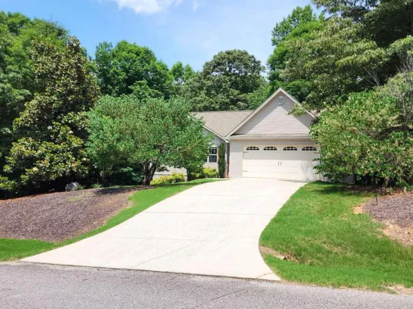 268 Woodcrest Dr, Clarkesville, GA 30523