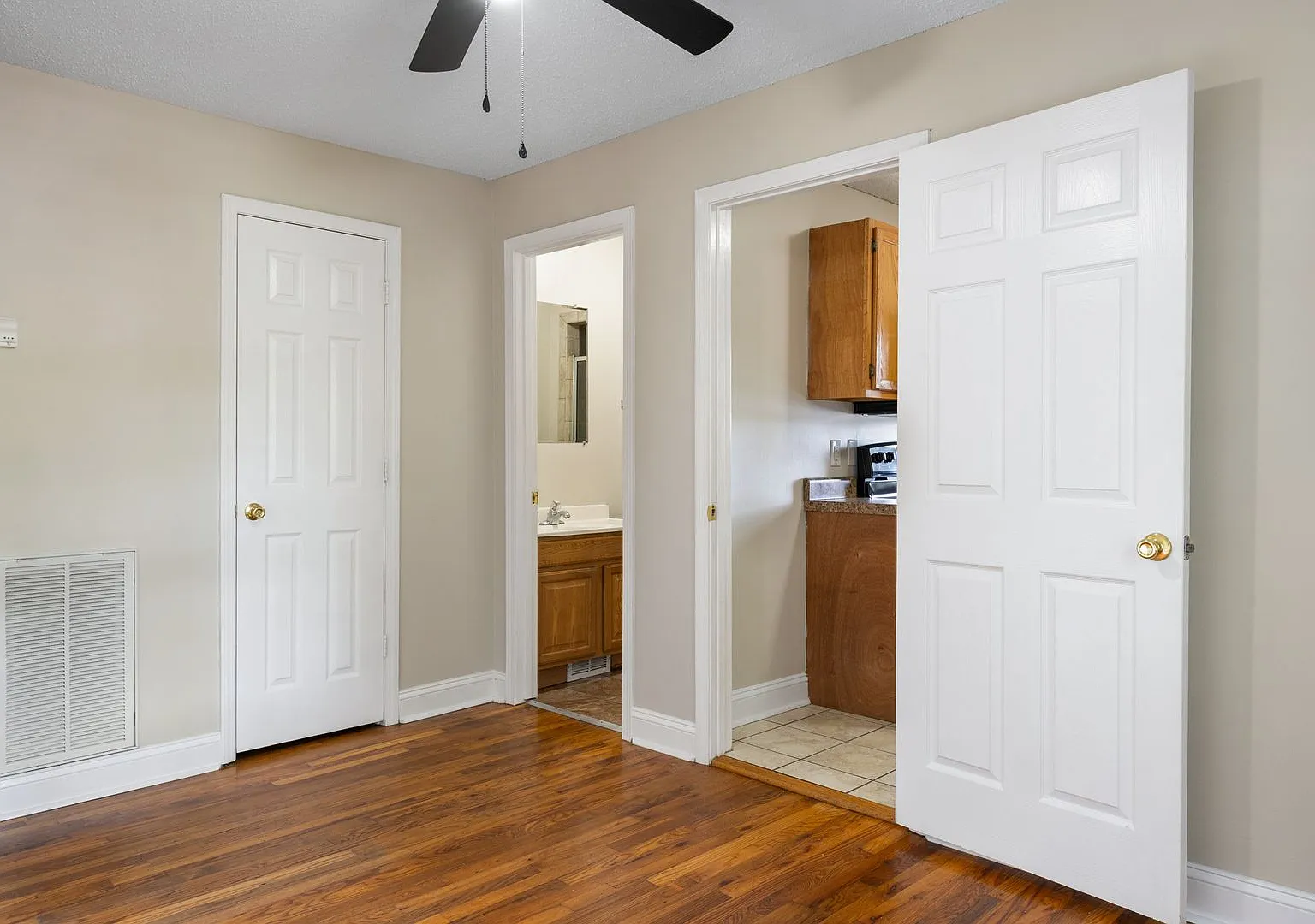 308 Gill Street — Photo 3