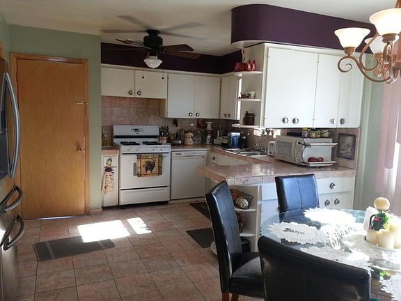 5th image of 7819 La Crosse Ave