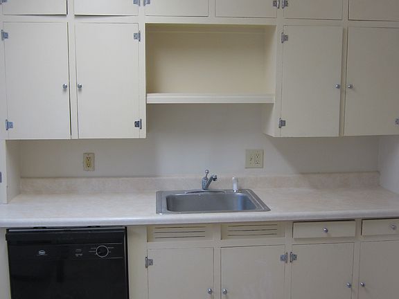 4th image of 1814 Carolyn Dr APT 1