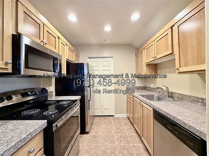 2 bed, 1.0 bath, 749 sqft, $1,675 — Photo 3
