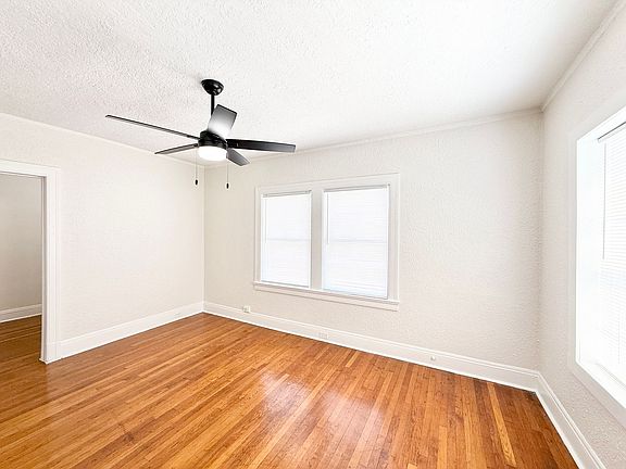 4th image of 3920 Fannin St #F210