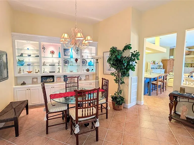 4709 Dolphin Cay Ln S — Photo 8