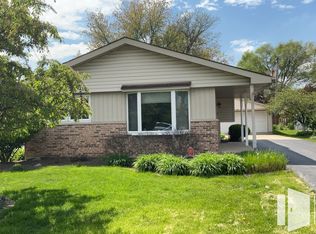 5860 Virginia Ave, Clarendon Hills, IL 60514