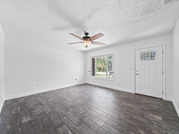 5th image of 974 Underhill Ave SE