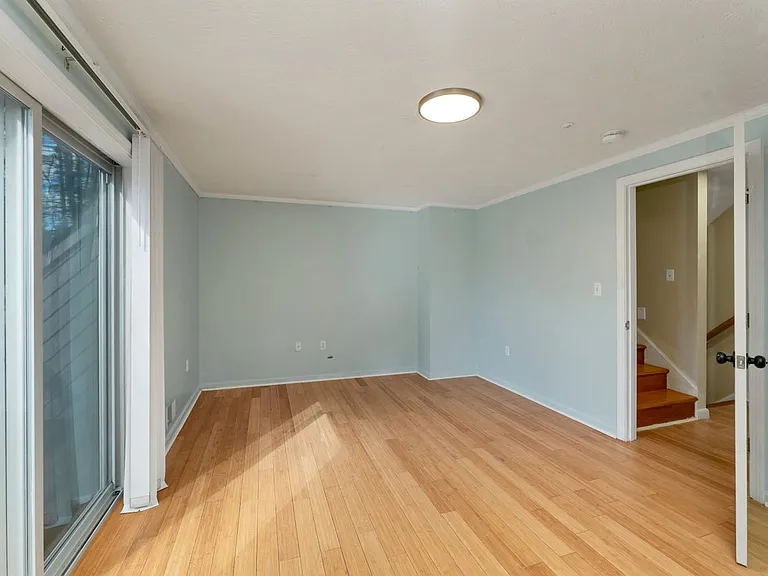 32 Suffolk Ct — Photo 17