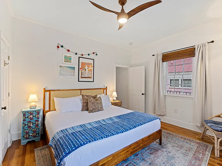 Front Bedroom (King Bed)