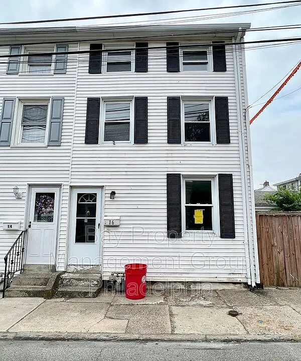 16 3rd St