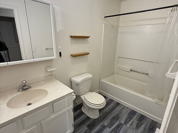 2nd image of 217 Rich St #217
