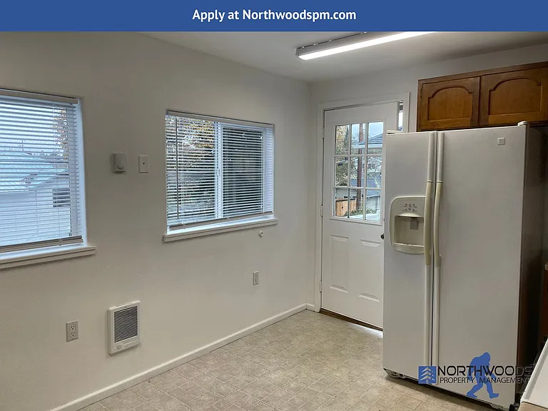 313 S Oakdale Ave — Photo 4