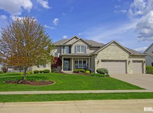 5679 Julie Ann Rd, Bettendorf, IA 52722