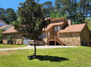 5852 Williamsburg Dr, Norcross, GA 30093
