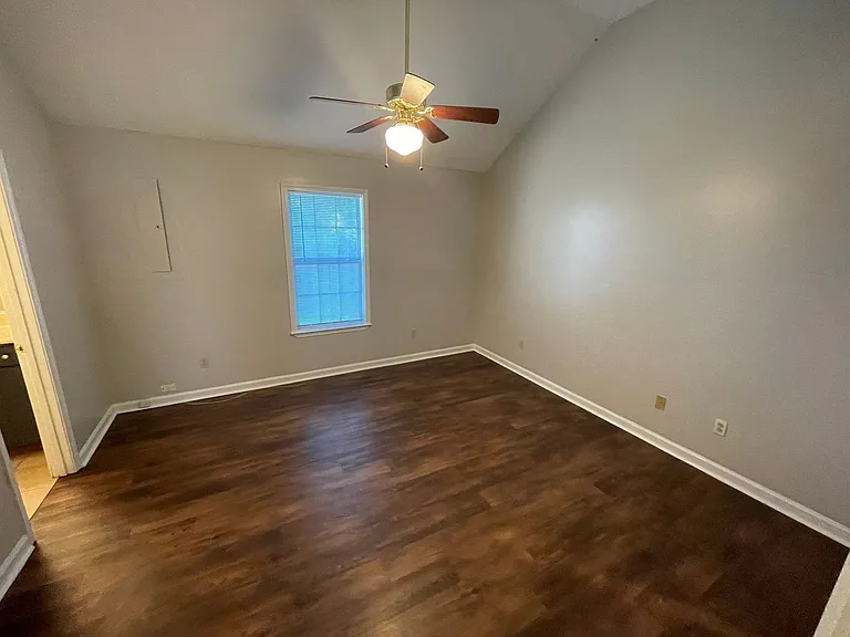 1004 Creekside Pl — Photo 10