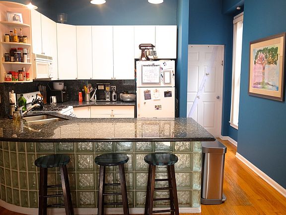 5th image of 2121 N Bissell St #2