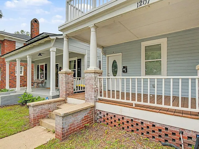 1207 E Anderson St #B — Photo 2