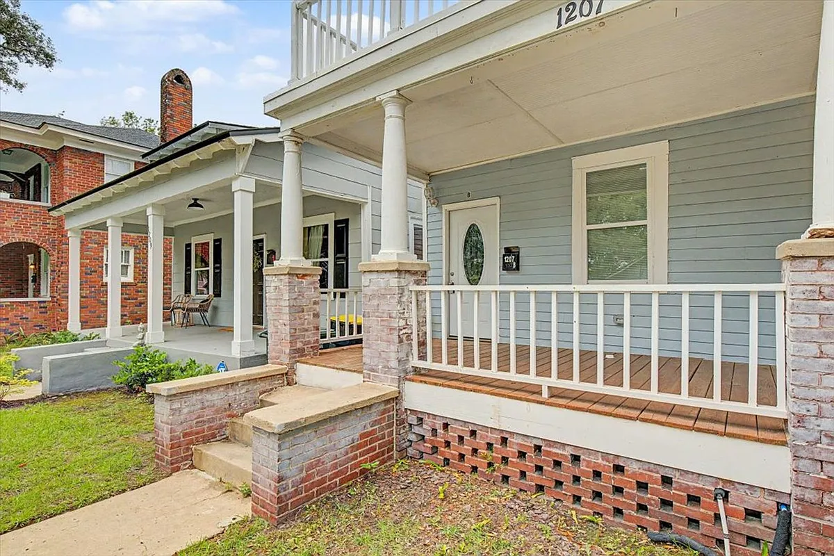 Building Photo - 1207 E Anderson St #B