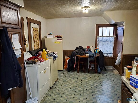 3rd image of 322 W Water St