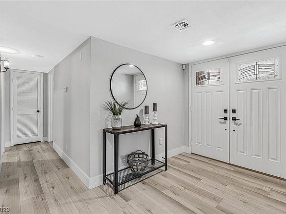 3rd image of 2972 Bel Air Dr