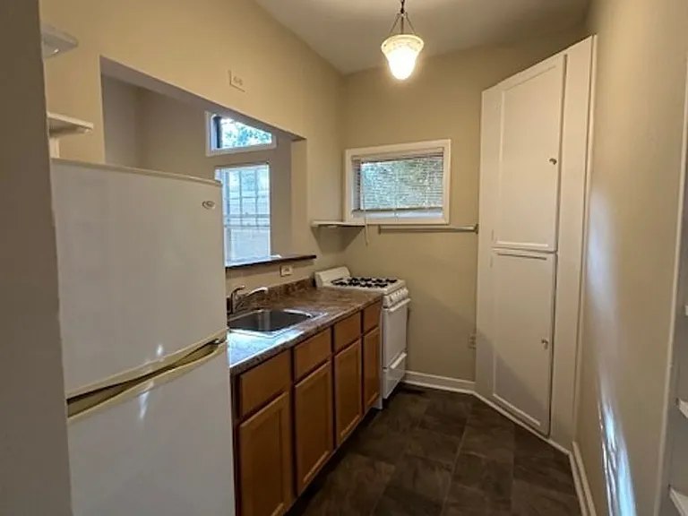 1 & 2 Bedrooms-Brady St - Heat & Electricity Included — Photo 15