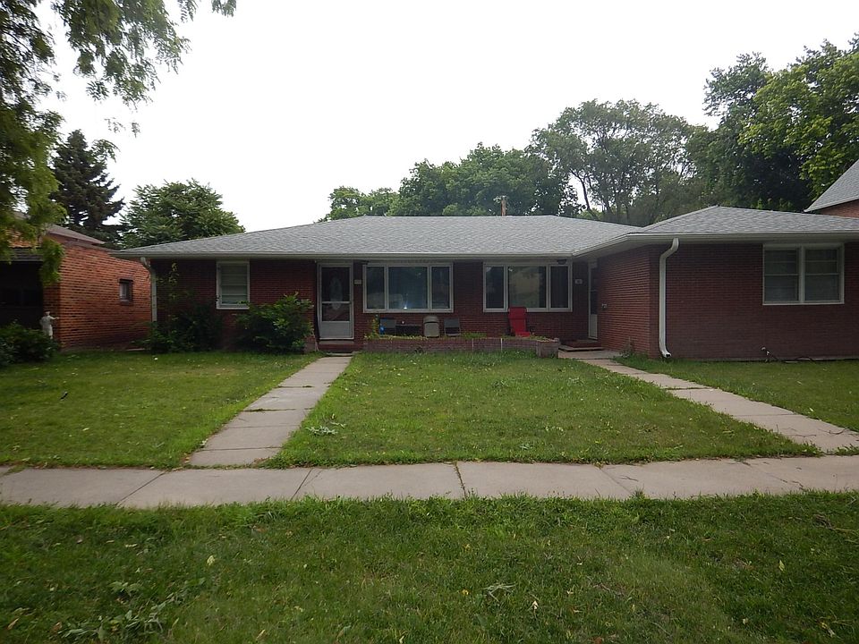 1st image of 905 W 2nd St