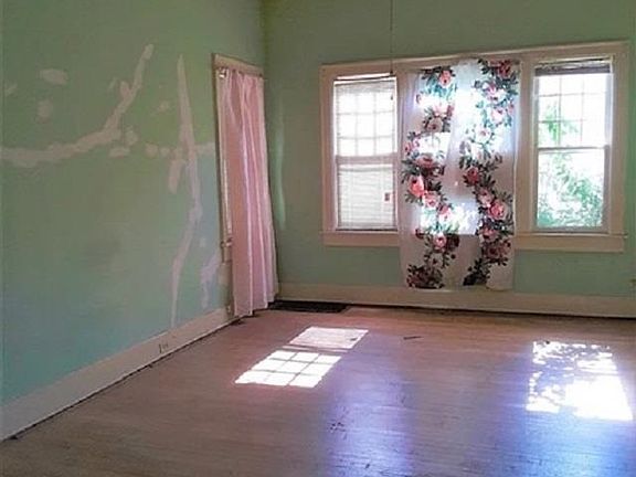 2nd image of 1701 E Broadway Ave