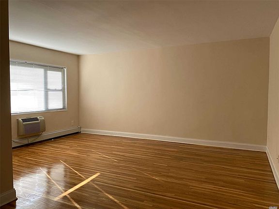 5th image of 250 Richard Ave