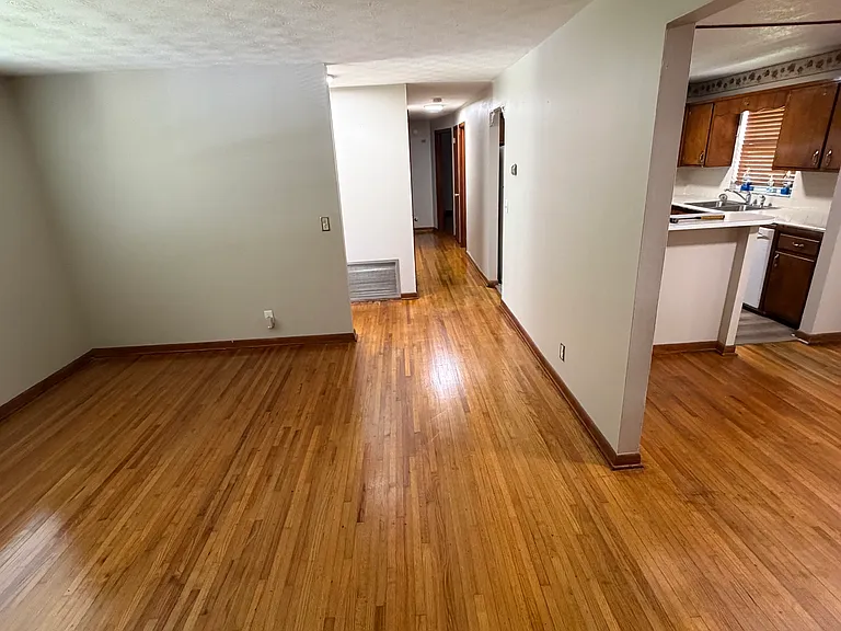 5090 Dostie Dr S — Photo 12