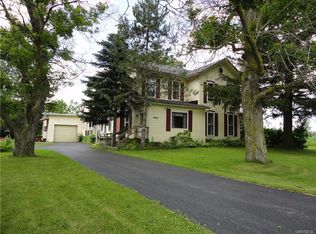 6064 Raymond Rd, Lockport, NY 14094