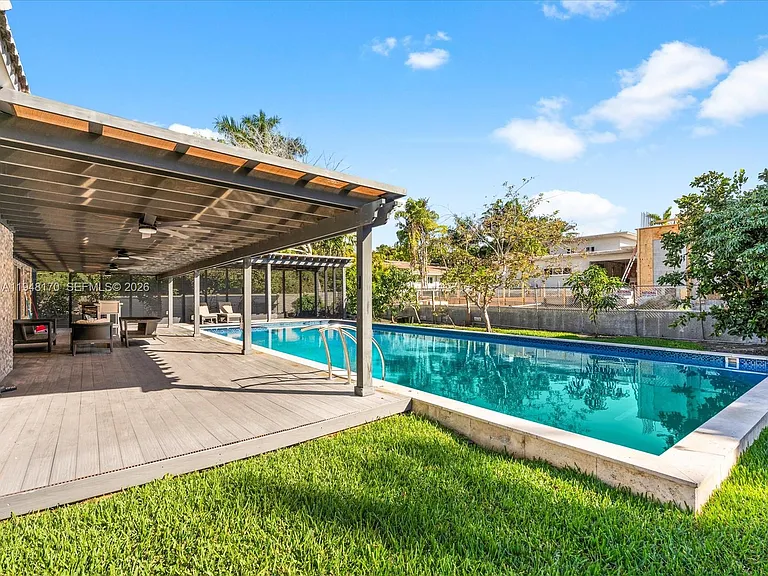 201 Golden Beach Dr — Photo 3