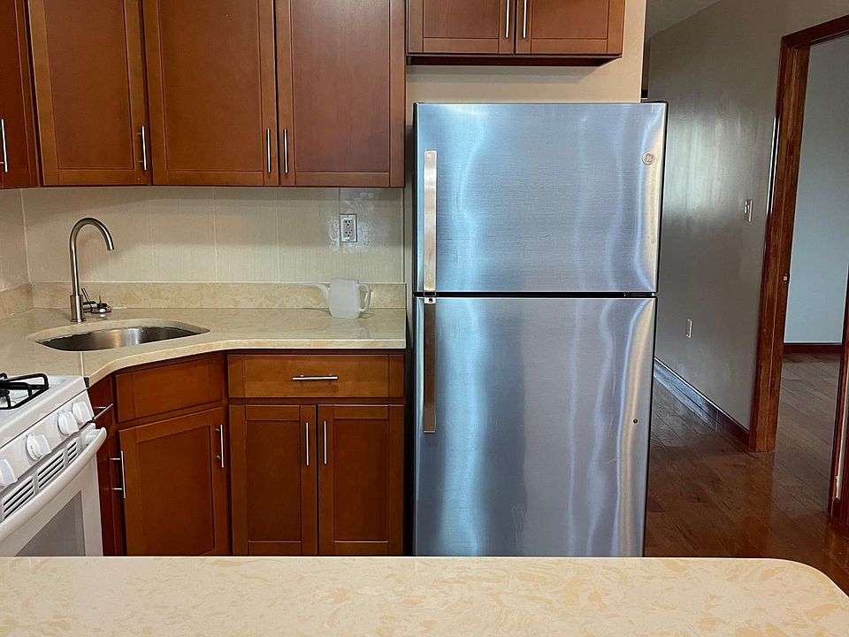 1st image of 109 Hastings St Floor 2