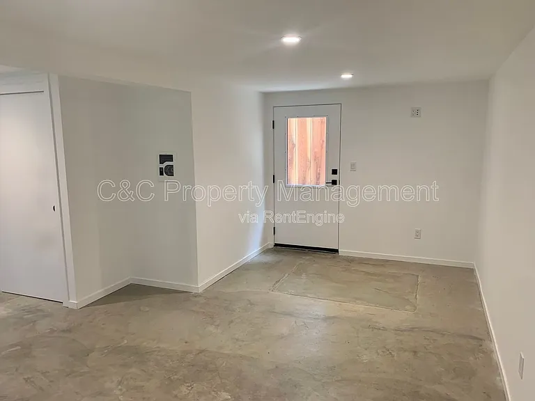 318 18th St #B — Photo 9