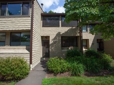 2B Gillette Court, Simsbury, CT, 06070