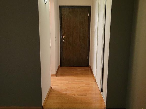 2nd image of 938 Westbrooke Way APT 7