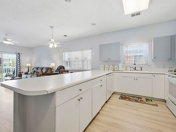 4th image of 3923 Gladiola Ct. #204