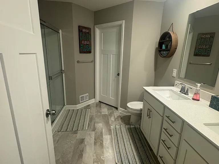 1114 Middlefield Rd — Photo 11