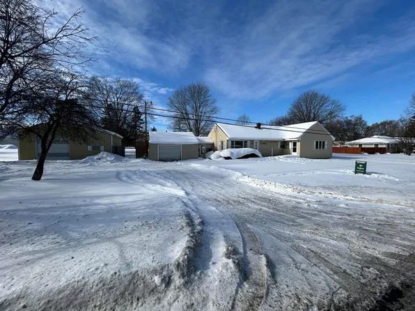 10515 N 12th St, Plainwell, MI 49080