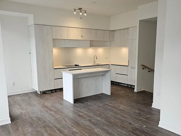 12 David Eyer Rd #Townhouse 1120 — Photo 5