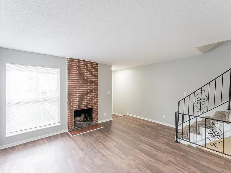 Wornall Place Apartments — Photo 5